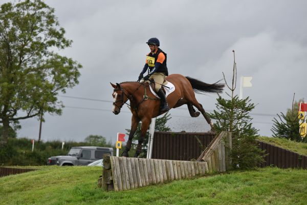 Success at West Wilts with a win for Tambourine Man (Jerry)